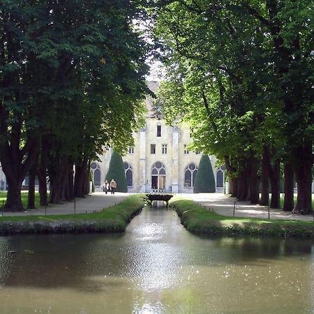 Superbe Appartement En Plein Centre Ville Viarmes Exterior foto